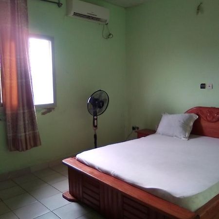 Hotel Kdv Bonaberi Luaran gambar