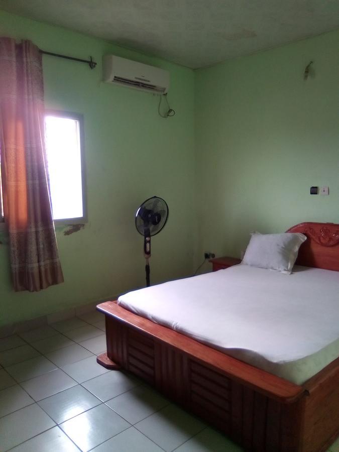 Hotel Kdv Bonaberi Luaran gambar